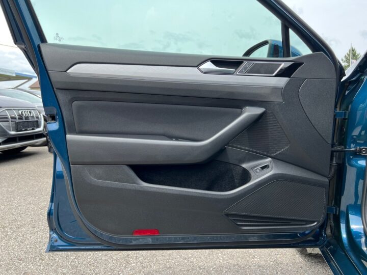 Abbildung Fahrzeugdetailansicht Volkswagen Passat Variant - Nr. 30