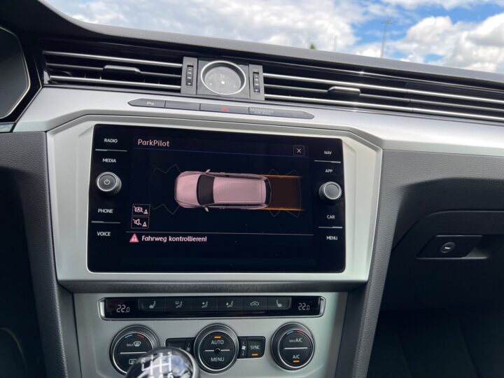 Abbildung Fahrzeugdetailansicht Volkswagen Passat Variant - Nr. 27