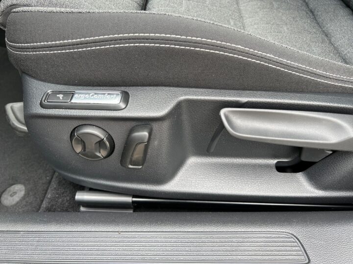 Abbildung Fahrzeugdetailansicht Volkswagen Passat Variant - Nr. 31