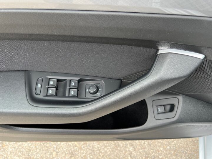 Abbildung Fahrzeugdetailansicht Volkswagen Passat Variant - Nr. 31