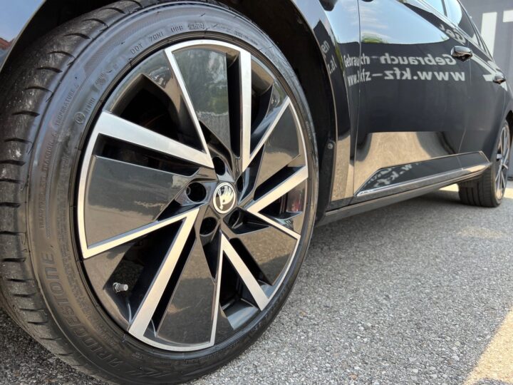 Abbildung Fahrzeugdetailansicht Skoda Superb - Nr. 37