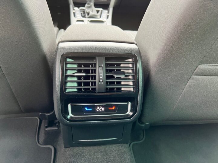 Abbildung Fahrzeugdetailansicht Volkswagen Passat Variant - Nr. 32
