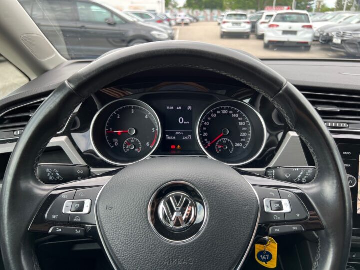 Abbildung Fahrzeugdetailansicht Volkswagen Touran - Nr. 16