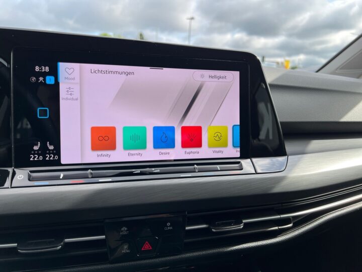 Abbildung Fahrzeugdetailansicht Volkswagen Golf Variant - Nr. 23