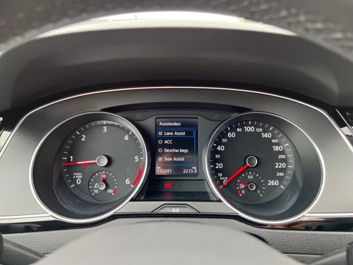 Abbildung Fahrzeugdetailansicht Volkswagen Passat Variant - Nr. 17
