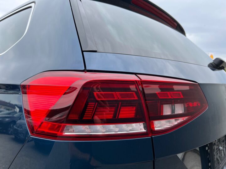 Abbildung Fahrzeugdetailansicht Volkswagen Passat Variant - Nr. 37