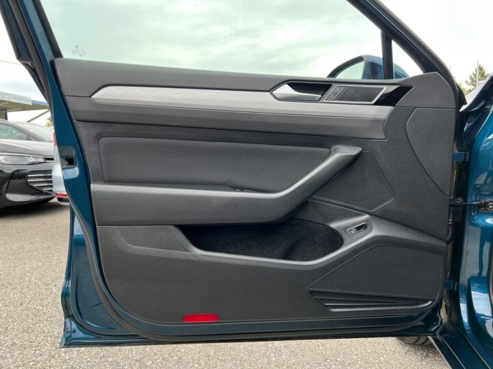 Abbildung Fahrzeugdetailansicht Volkswagen Passat Variant - Nr. 29
