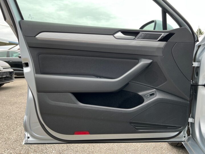 Abbildung Fahrzeugdetailansicht Volkswagen Passat Variant - Nr. 29