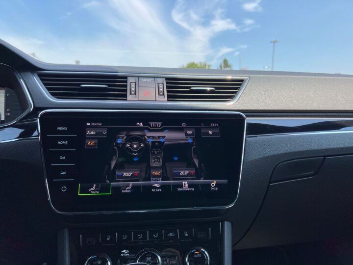 Abbildung Fahrzeugdetailansicht Skoda Superb - Nr. 24