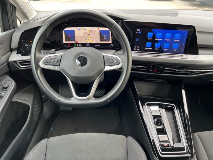 Abbildung Fahrzeugdetailansicht Volkswagen Golf Variant - Nr. 10