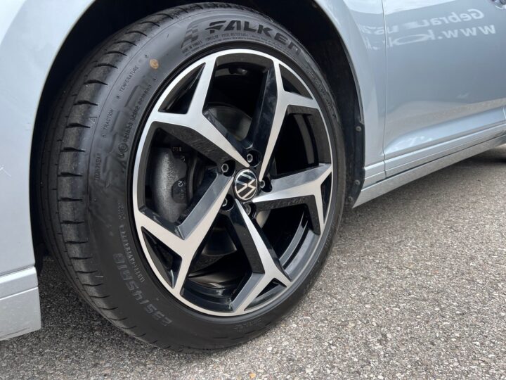 Abbildung Fahrzeugdetailansicht Volkswagen Passat Variant - Nr. 36