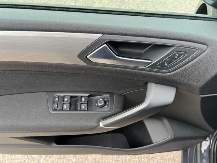 Abbildung Fahrzeugdetailansicht Volkswagen Touran - Nr. 31