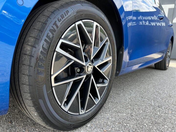 Abbildung Fahrzeugdetailansicht Skoda Octavia - Nr. 37