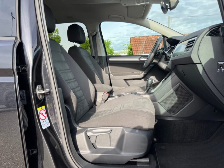 Abbildung Fahrzeugdetailansicht Volkswagen Touran - Nr. 34