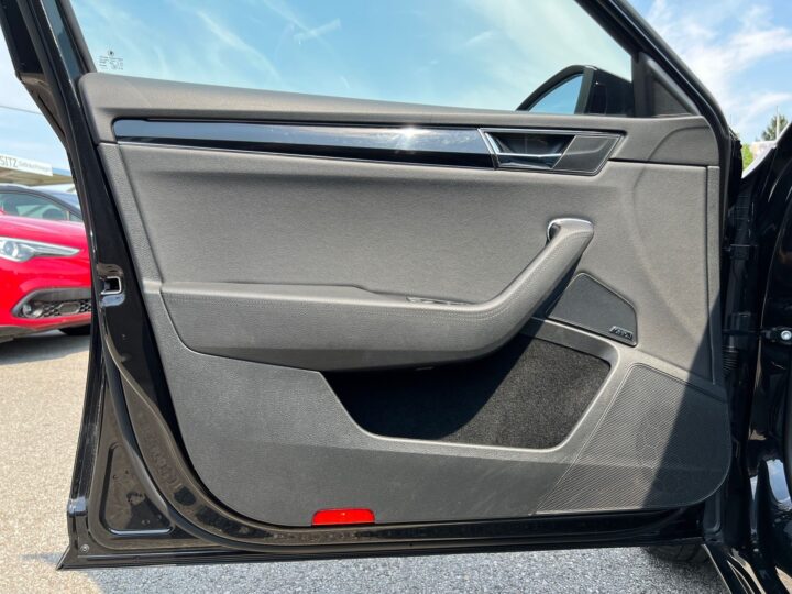 Abbildung Fahrzeugdetailansicht Skoda Superb - Nr. 30