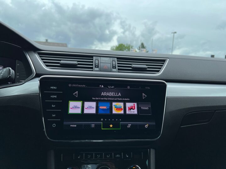 Abbildung Fahrzeugdetailansicht Skoda Superb - Nr. 19