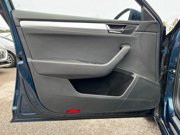 Abbildung Fahrzeugdetailansicht Skoda Superb - Nr. 30