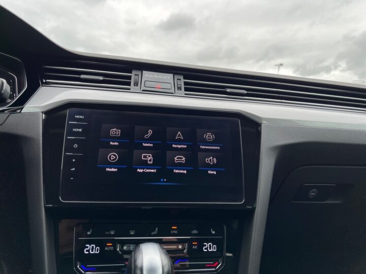 Abbildung Fahrzeugdetailansicht Volkswagen Passat Variant - Nr. 18