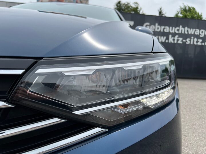 Abbildung Fahrzeugdetailansicht Volkswagen Passat Variant - Nr. 36