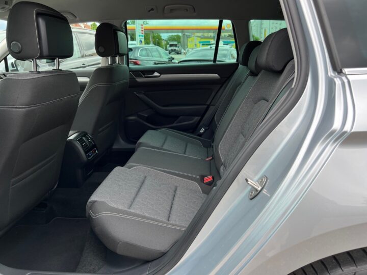 Abbildung Fahrzeugdetailansicht Volkswagen Passat Variant - Nr. 13