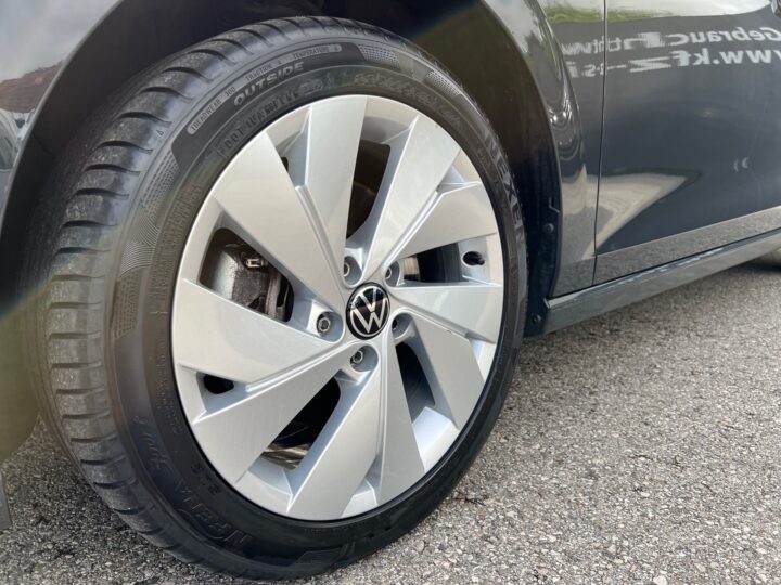 Abbildung Fahrzeugdetailansicht Volkswagen Golf Variant - Nr. 37