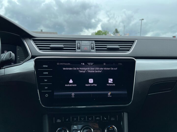 Abbildung Fahrzeugdetailansicht Skoda Superb - Nr. 21