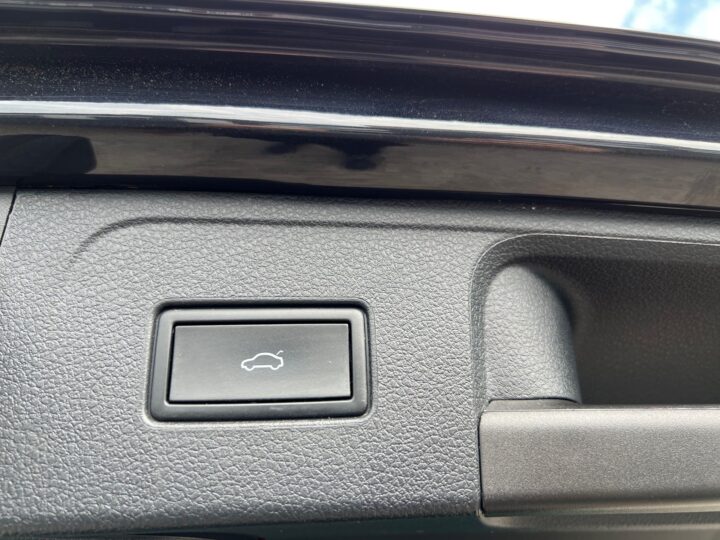 Abbildung Fahrzeugdetailansicht Volkswagen Passat Variant - Nr. 40