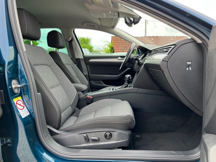 Abbildung Fahrzeugdetailansicht Volkswagen Passat Variant - Nr. 34
