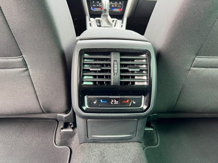 Abbildung Fahrzeugdetailansicht Volkswagen Passat Variant - Nr. 33