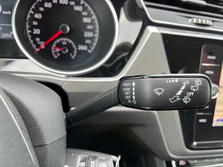 Abbildung Fahrzeugdetailansicht Volkswagen Touran - Nr. 41