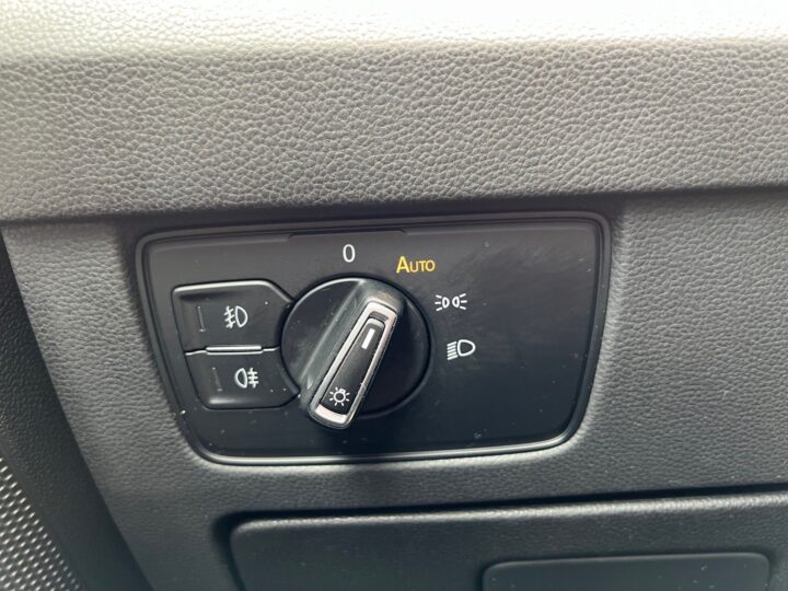 Abbildung Fahrzeugdetailansicht Volkswagen Passat Variant - Nr. 42