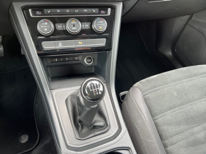 Abbildung Fahrzeugdetailansicht Volkswagen Touran - Nr. 28