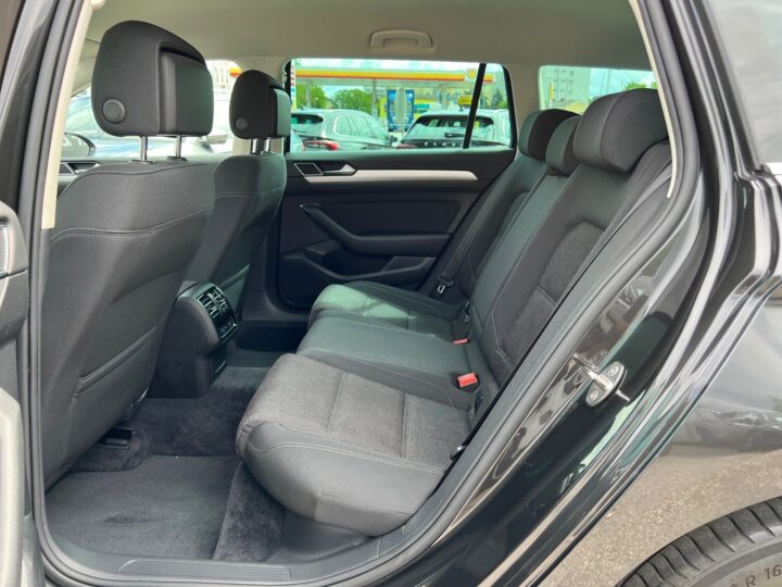 Abbildung Fahrzeugdetailansicht Volkswagen Passat Variant - Nr. 13