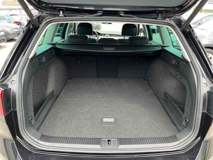 Abbildung Fahrzeugdetailansicht Volkswagen Passat Variant - Nr. 14