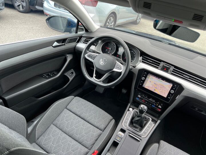 Abbildung Fahrzeugdetailansicht Volkswagen Passat Variant - Nr. 11
