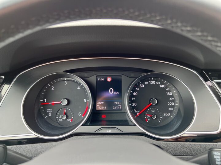 Abbildung Fahrzeugdetailansicht Volkswagen Passat Variant - Nr. 16