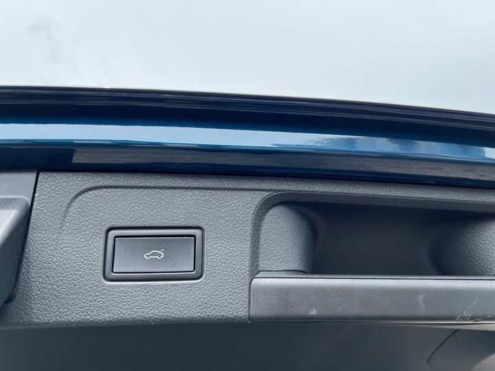Abbildung Fahrzeugdetailansicht Volkswagen Passat Variant - Nr. 38