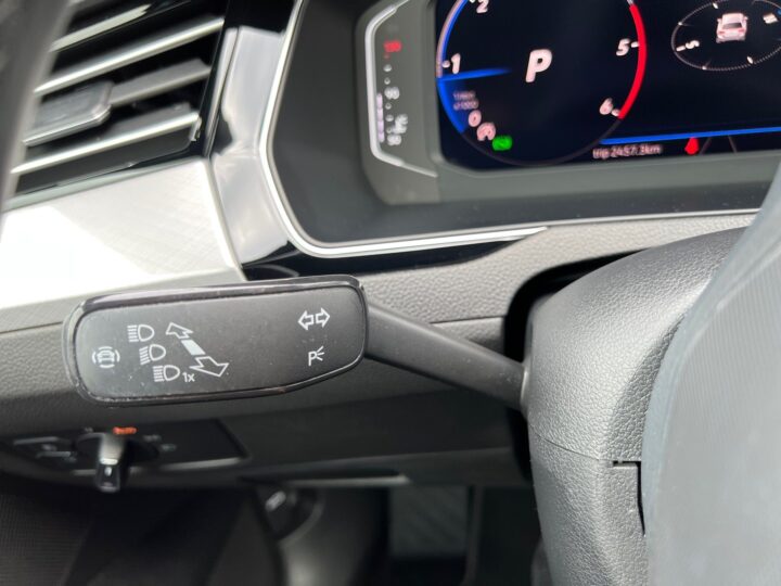 Abbildung Fahrzeugdetailansicht Volkswagen Passat Variant - Nr. 44