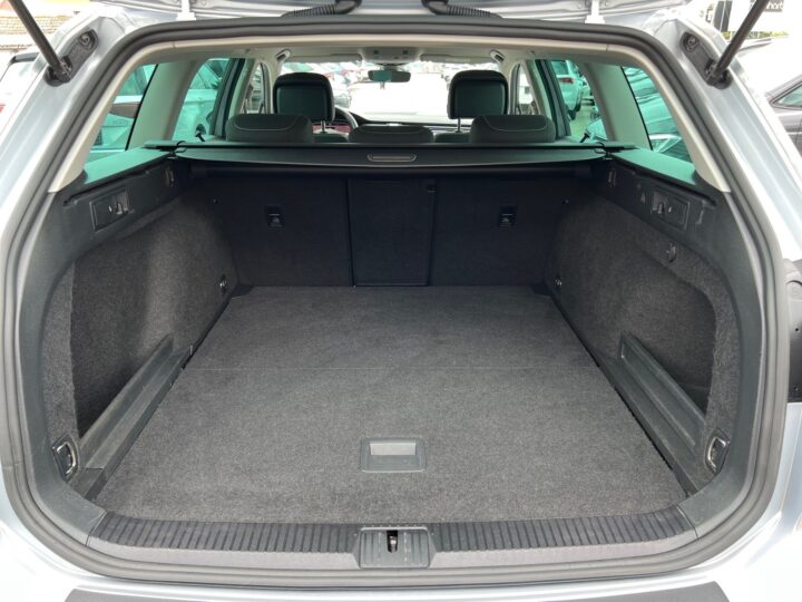 Abbildung Fahrzeugdetailansicht Volkswagen Passat Variant - Nr. 14