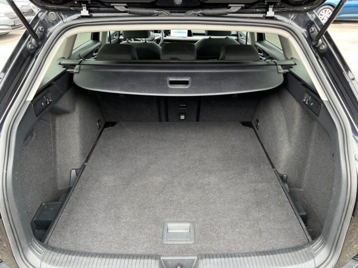 Abbildung Fahrzeugdetailansicht Volkswagen Golf Variant - Nr. 14