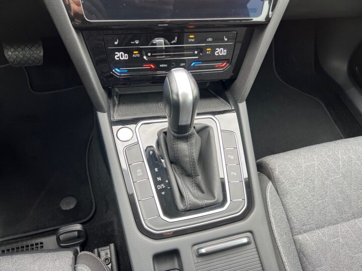 Abbildung Fahrzeugdetailansicht Volkswagen Passat Variant - Nr. 28