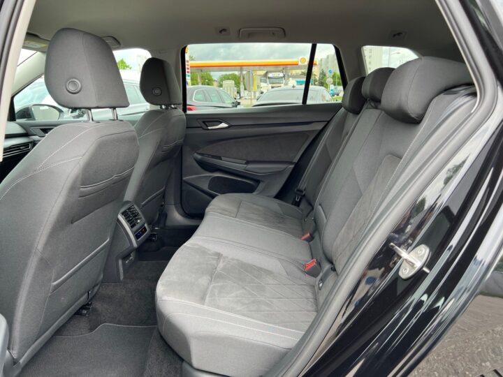Abbildung Fahrzeugdetailansicht Volkswagen Golf Variant - Nr. 13
