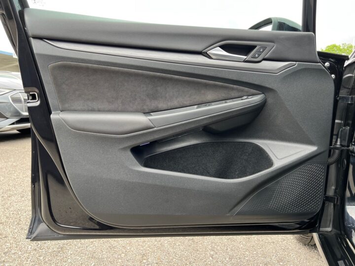Abbildung Fahrzeugdetailansicht Volkswagen Golf Variant - Nr. 29