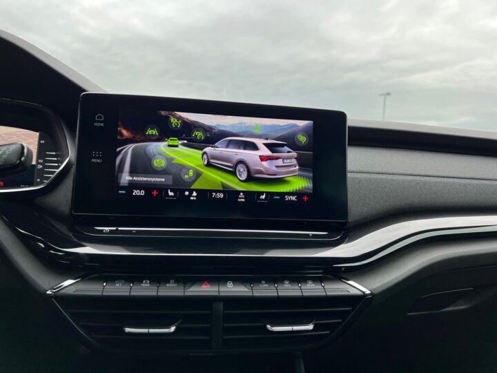 Abbildung Fahrzeugdetailansicht Skoda Octavia - Nr. 23