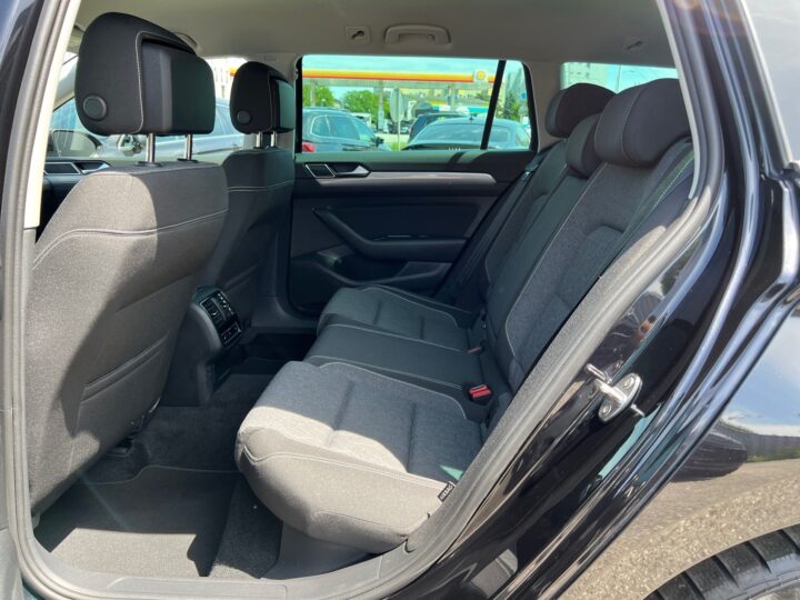 Abbildung Fahrzeugdetailansicht Volkswagen Passat Variant - Nr. 13