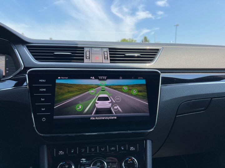 Abbildung Fahrzeugdetailansicht Skoda Superb - Nr. 23
