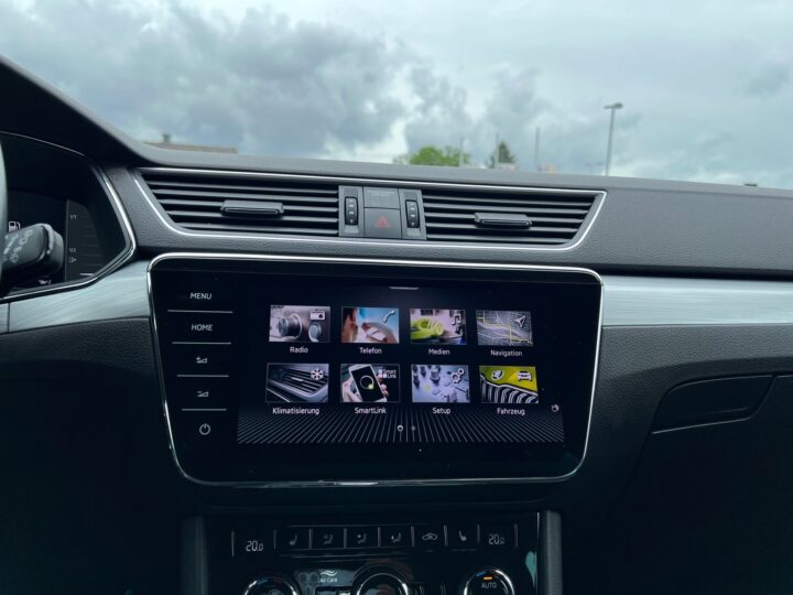 Abbildung Fahrzeugdetailansicht Skoda Superb - Nr. 18