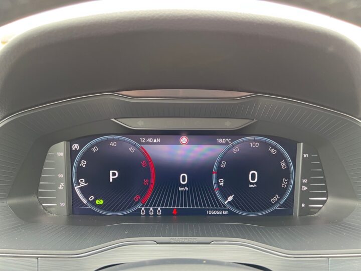 Abbildung Fahrzeugdetailansicht Skoda Superb - Nr. 16