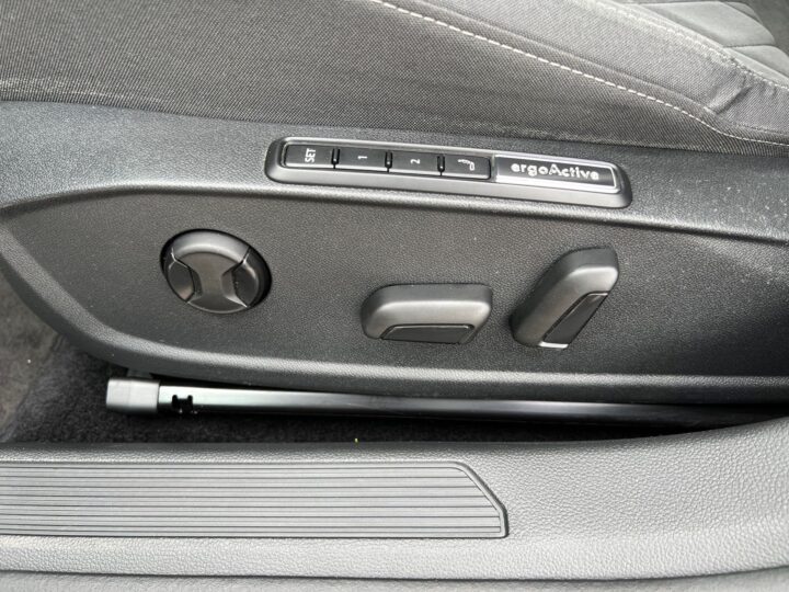 Abbildung Fahrzeugdetailansicht Volkswagen Golf Variant - Nr. 30