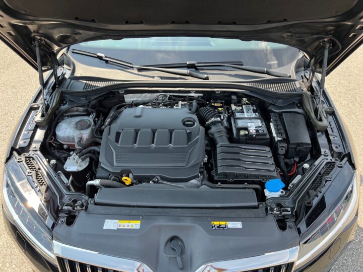 Abbildung Fahrzeugdetailansicht Skoda Superb - Nr. 35